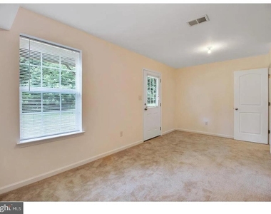 657 Jacobsen Circle - Photo Thumbnail 13