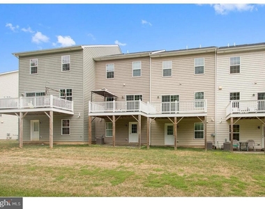 657 Jacobsen Circle - Photo Thumbnail 9