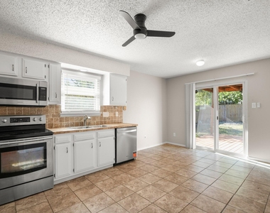 3213 Plantation Rd - Photo Thumbnail 8
