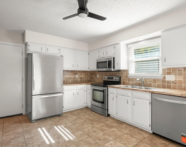 3213 Plantation Rd - Photo Thumbnail 1