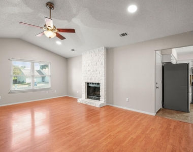 3213 Plantation Rd - Photo Thumbnail 2