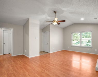 3213 Plantation Rd - Photo Thumbnail 5