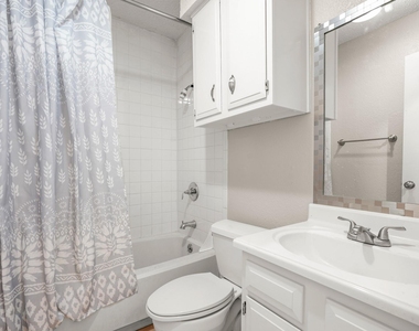 3213 Plantation Rd - Photo Thumbnail 3
