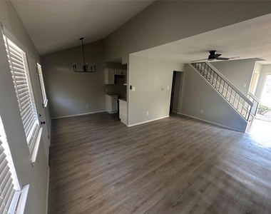 9303 Quail Wood Dr - Photo Thumbnail 9