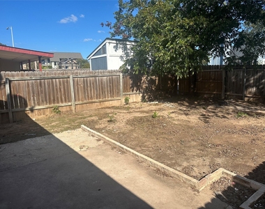 9303 Quail Wood Dr - Photo Thumbnail 16