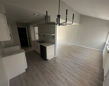 9303 Quail Wood Dr - Photo Thumbnail 7
