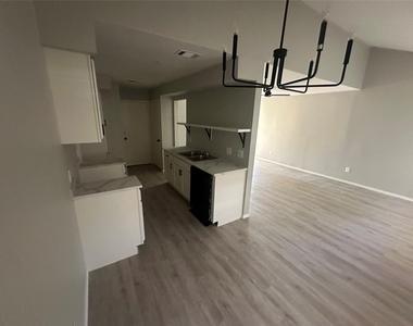 9303 Quail Wood Dr - Photo Thumbnail 6