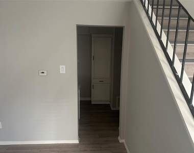 9303 Quail Wood Dr - Photo Thumbnail 8