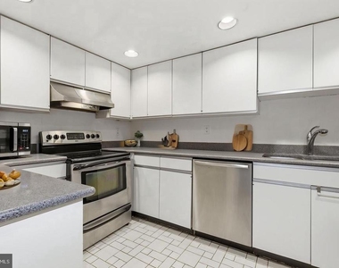 308 East Capitol Street Ne - Photo Thumbnail 3