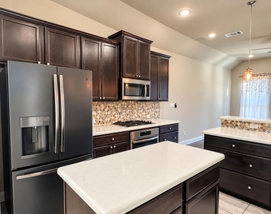 2637 Enza Dr - Photo Thumbnail 9