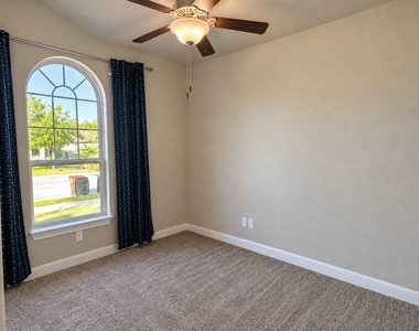 2637 Enza Dr - Photo Thumbnail 4