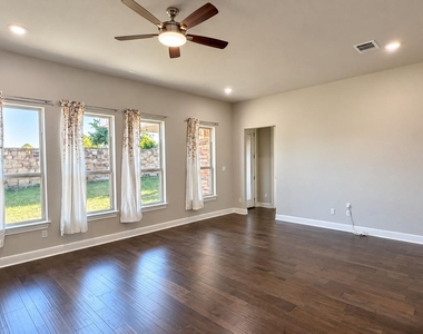 2637 Enza Dr - Photo Thumbnail 15