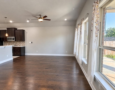 2637 Enza Dr - Photo Thumbnail 13