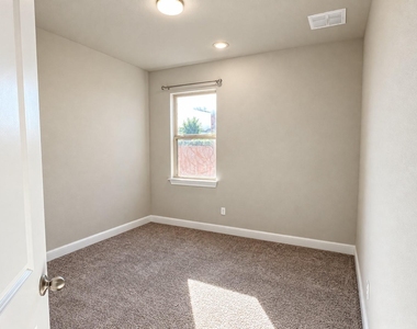 2637 Enza Dr - Photo Thumbnail 24