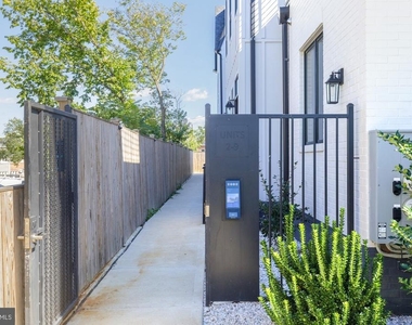 217 16th Street Ne - Photo Thumbnail 3