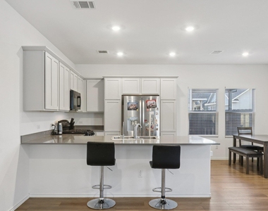 1521 Cobblecrest Ln - Photo Thumbnail 4