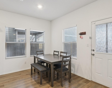 1521 Cobblecrest Ln - Photo Thumbnail 7