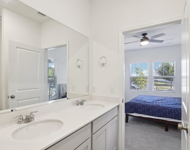 1521 Cobblecrest Ln - Photo Thumbnail 14
