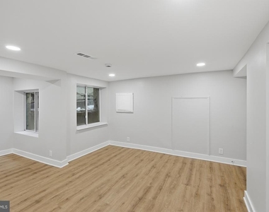 2388 Champlain Street Nw - Photo Thumbnail 5
