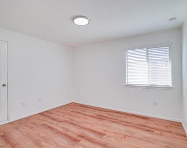 2509 Etta May Ln - Photo Thumbnail 17