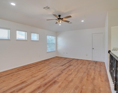 2509 Etta May Ln - Photo Thumbnail 12