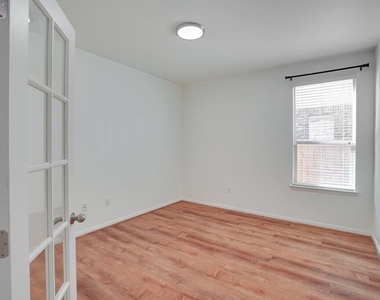 2509 Etta May Ln - Photo Thumbnail 8