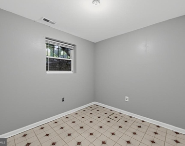 910 Southern Avenue Se - Photo Thumbnail 3
