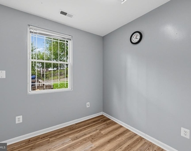 910 Southern Avenue Se - Photo Thumbnail 9