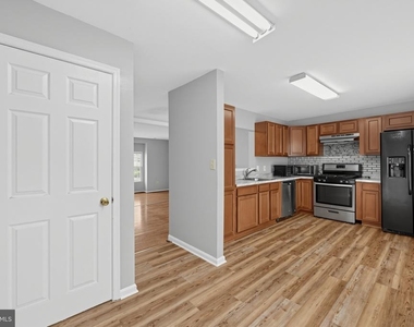 910 Southern Avenue Se - Photo Thumbnail 1