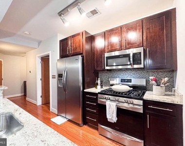 921 Butternut Street Nw - Photo Thumbnail 2