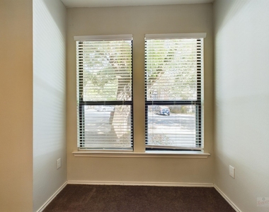 3839 Dry Creek Dr - Photo Thumbnail 7