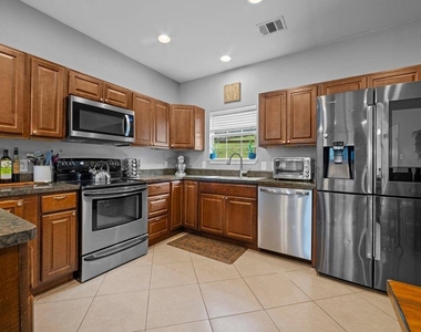 10604 Lake Beach Dr - Photo Thumbnail 9