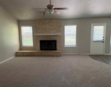 606 Brookhollow Dr - Photo Thumbnail 3
