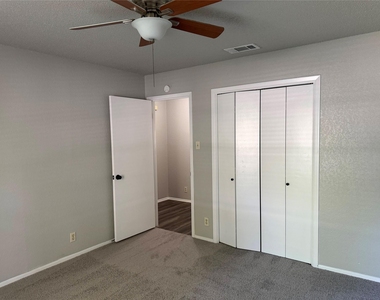 606 Brookhollow Dr - Photo Thumbnail 12