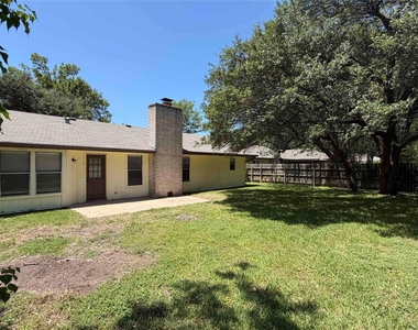 606 Brookhollow Dr - Photo Thumbnail 21