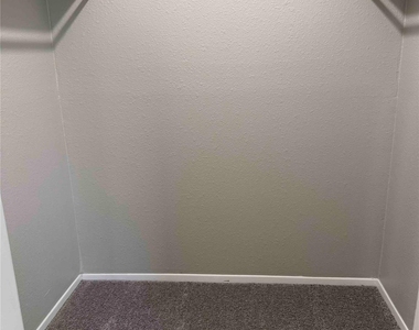 606 Brookhollow Dr - Photo Thumbnail 16