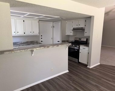 606 Brookhollow Dr - Photo Thumbnail 8