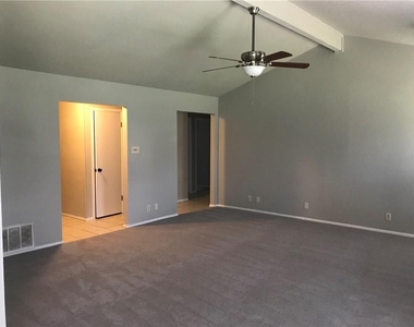 606 Brookhollow Dr - Photo Thumbnail 4
