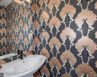 646 Newton Place Nw - Photo Thumbnail 9