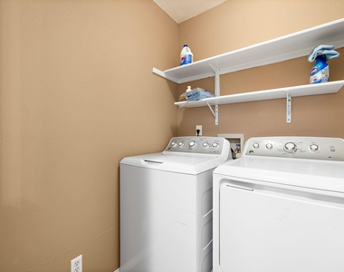 400 Debora Dr - Photo Thumbnail 14
