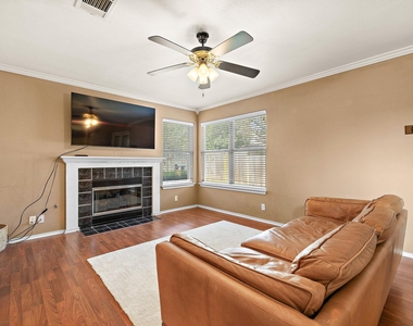 400 Debora Dr - Photo Thumbnail 7