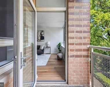 355 I Street Sw - Photo Thumbnail 13