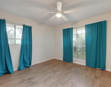8001 Ceberry Dr - Photo Thumbnail 20