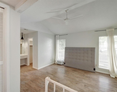 8001 Ceberry Dr - Photo Thumbnail 13