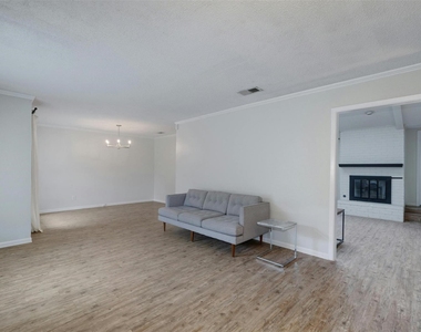 8001 Ceberry Dr - Photo Thumbnail 11