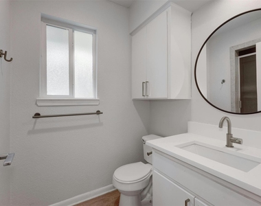 8001 Ceberry Dr - Photo Thumbnail 17