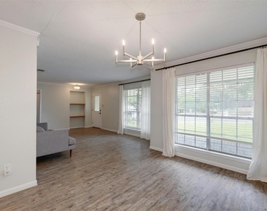 8001 Ceberry Dr - Photo Thumbnail 10