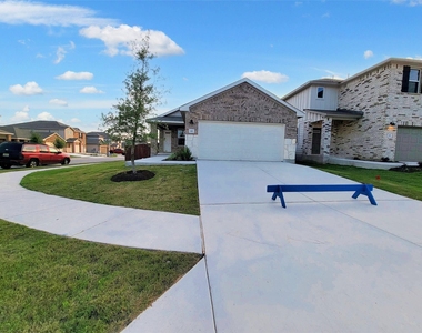 101 Outlaw Dr - Photo Thumbnail 3