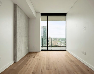 610 Davis St - Photo Thumbnail 12