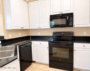 8539 Gate Parkway W - Photo Thumbnail 10